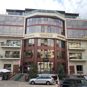 Apartament Persepolis, Bucureşti