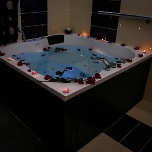 B&B Luxinn, Bucureşti