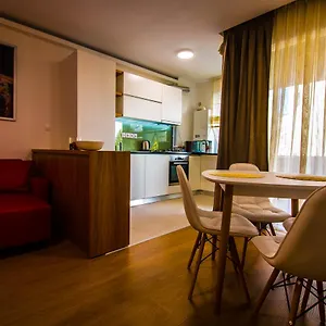 Apartament Trio, Bucureşti
