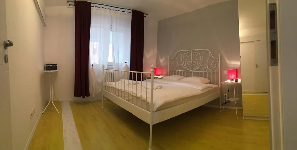 Green Apartment Bucureşti 0*,  România